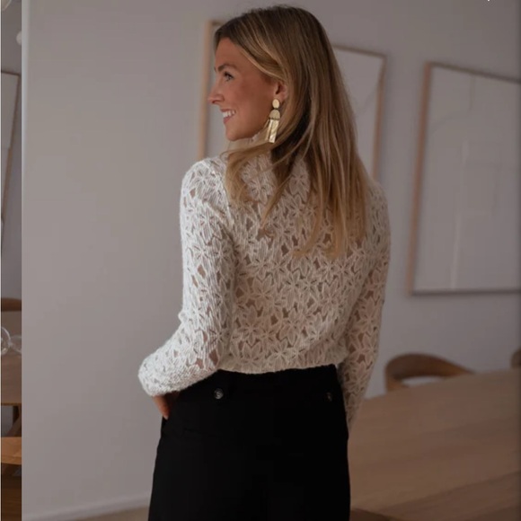 Easy Clothes Lace Long Sleeve 🤍 - Picture 2 of 8